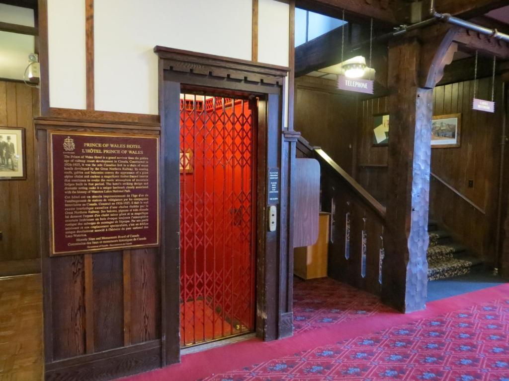 Prince Of Wales Hotel Waterton Park Exteriör bild