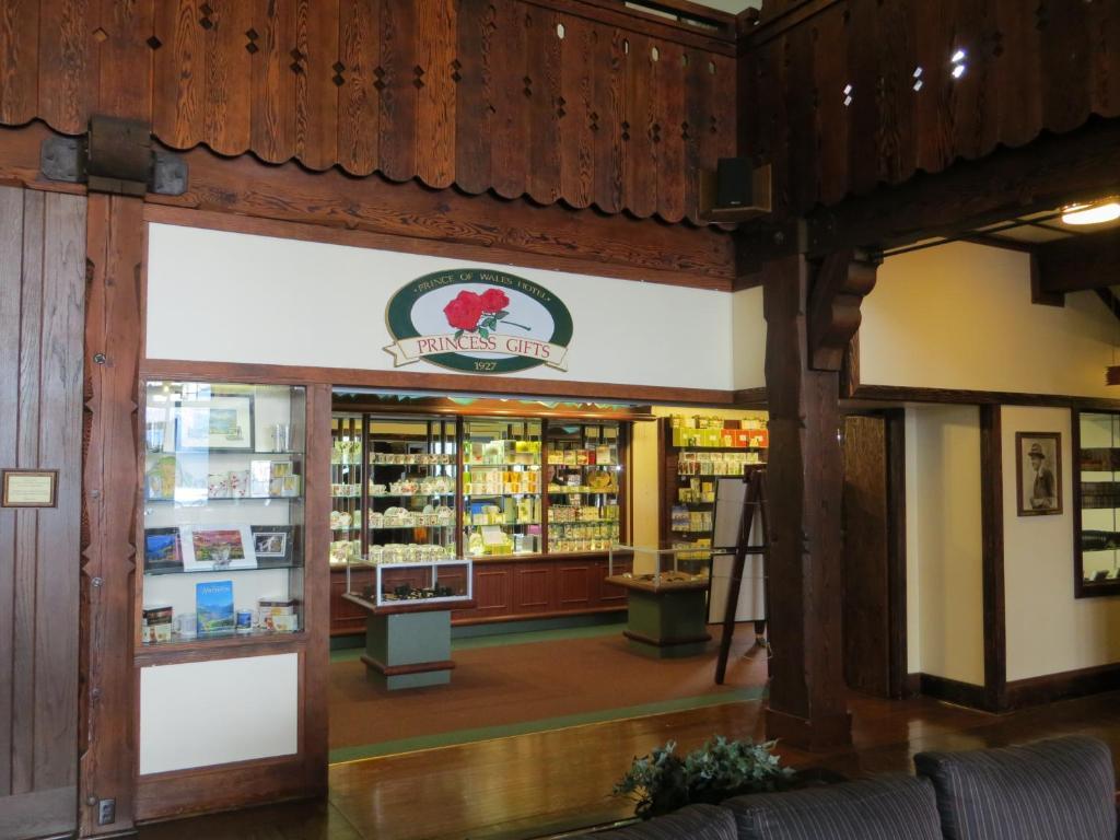 Prince Of Wales Hotel Waterton Park Exteriör bild