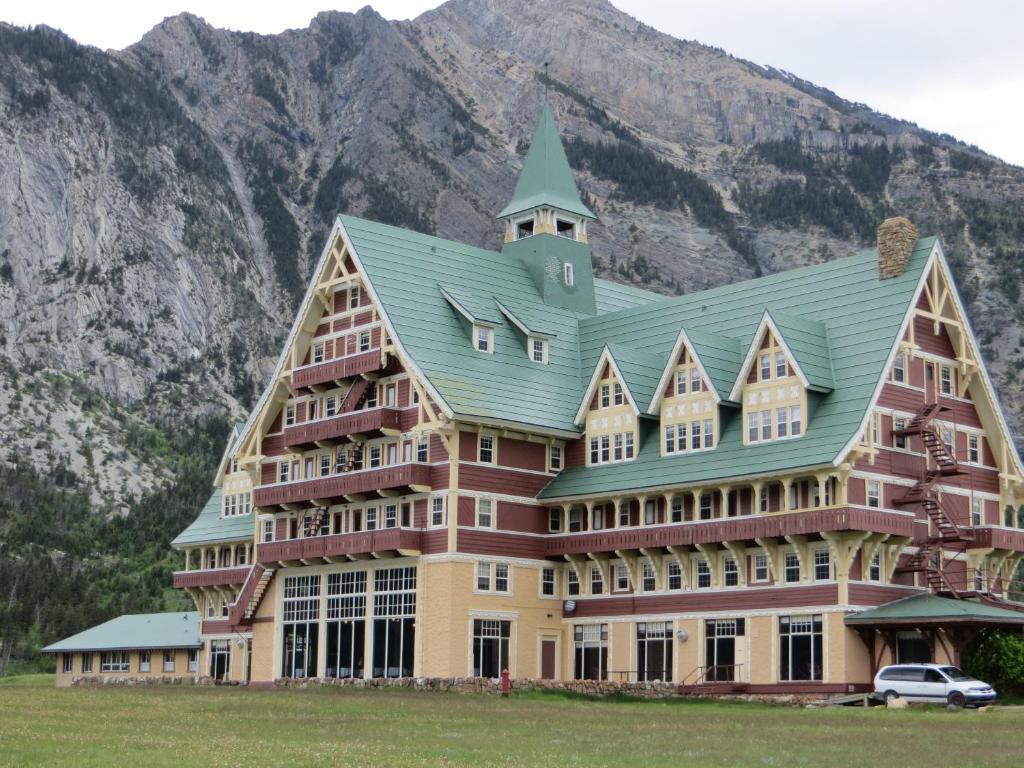 Prince Of Wales Hotel Waterton Park Exteriör bild