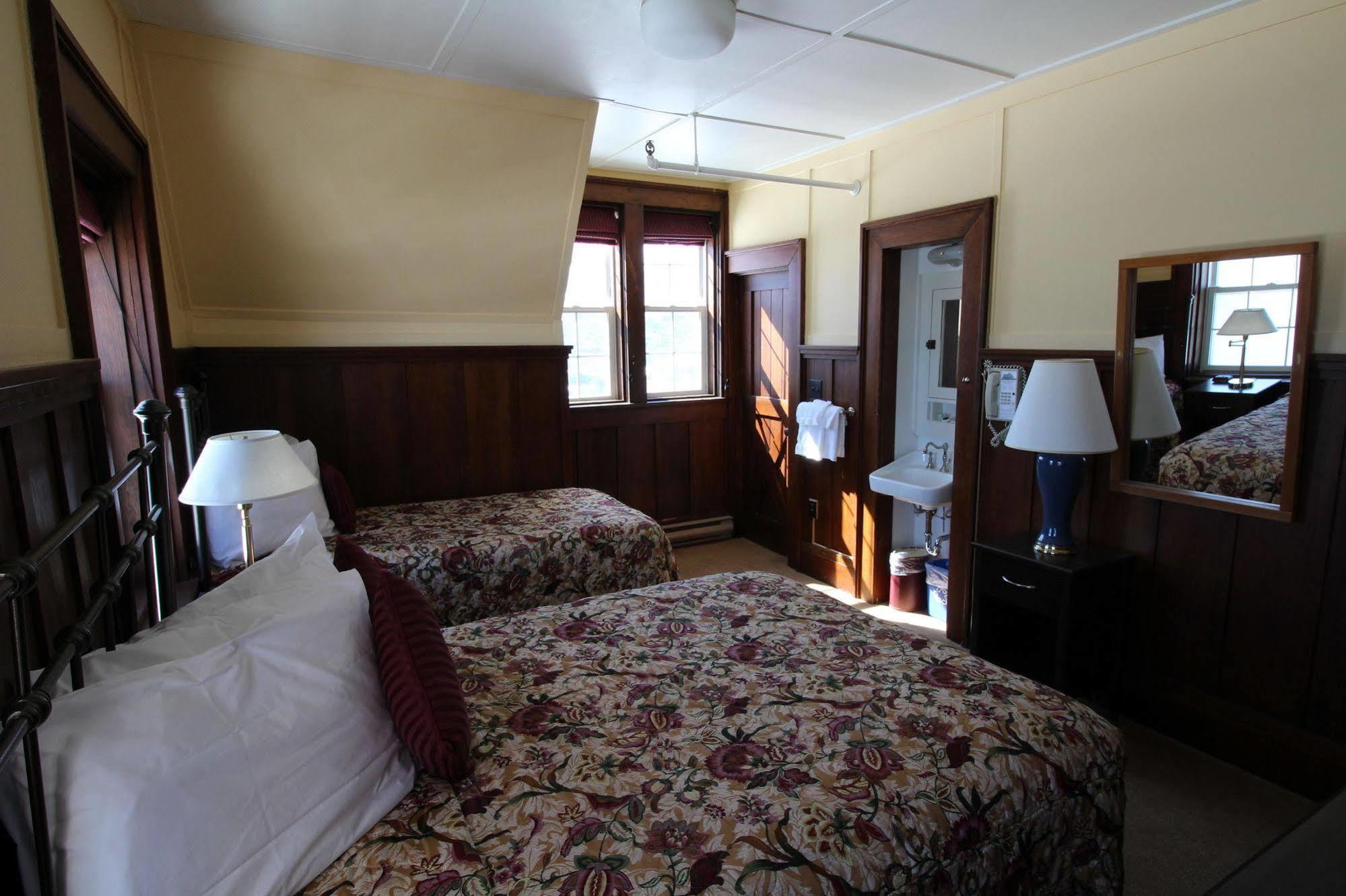 Prince Of Wales Hotel Waterton Park Exteriör bild