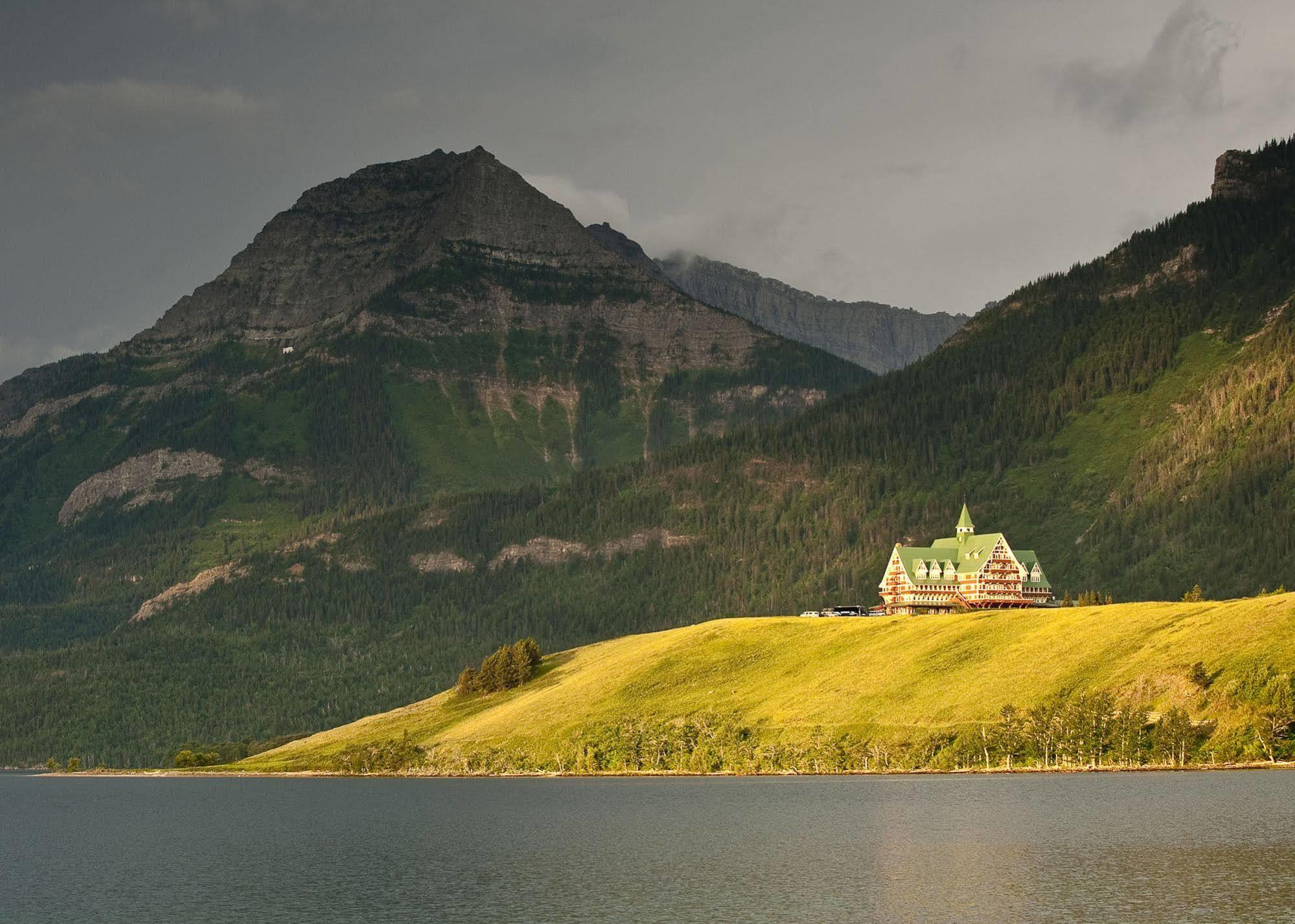 Prince Of Wales Hotel Waterton Park Exteriör bild